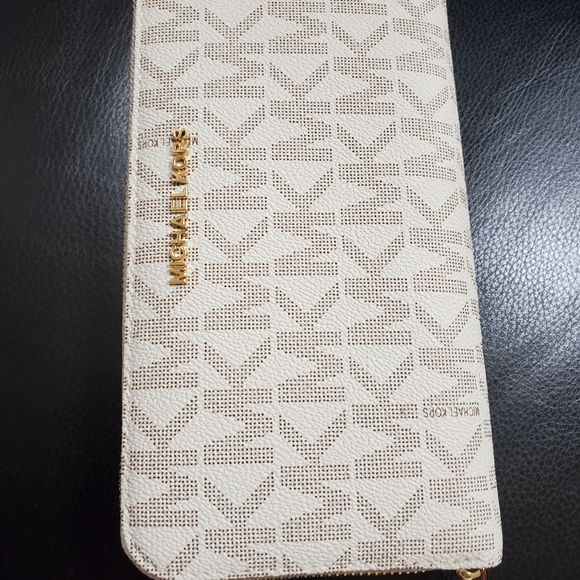 New Authentic Michael Kors Large Jet Set Wallet - Picture 13 of 14